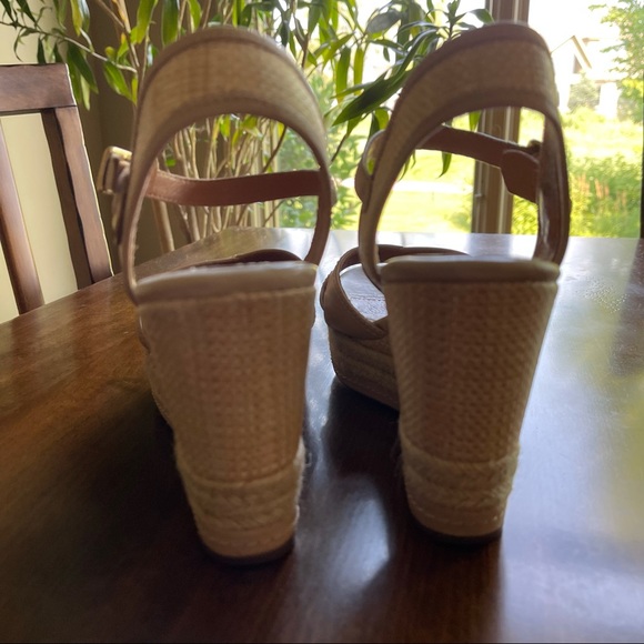 Clarks EUC Sanford perfect for sundresses - Picture 3 of 9